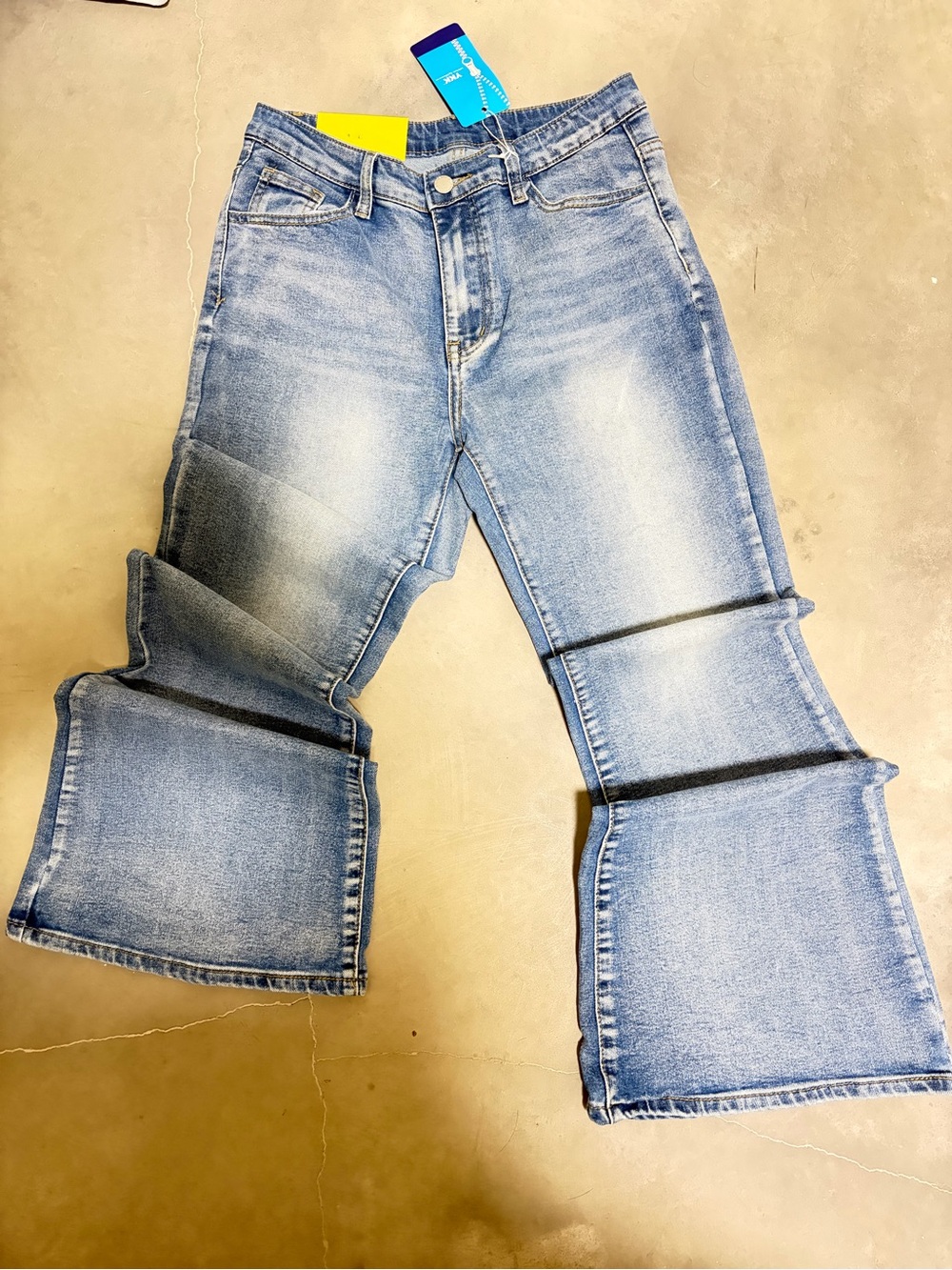 Light Wash Women’s Jeans -boots cut